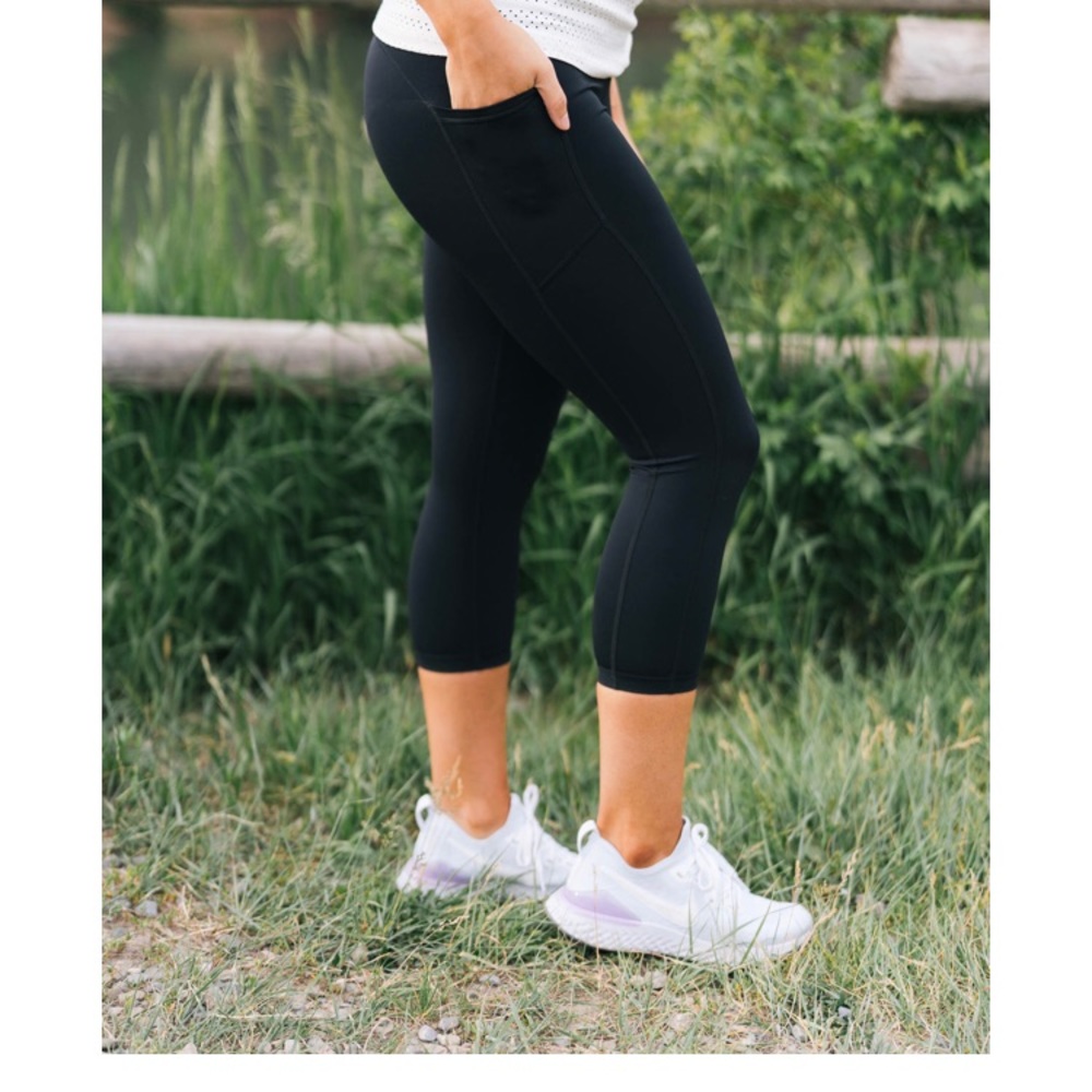 Zyia brilliant pocket capri. Black. Size 4